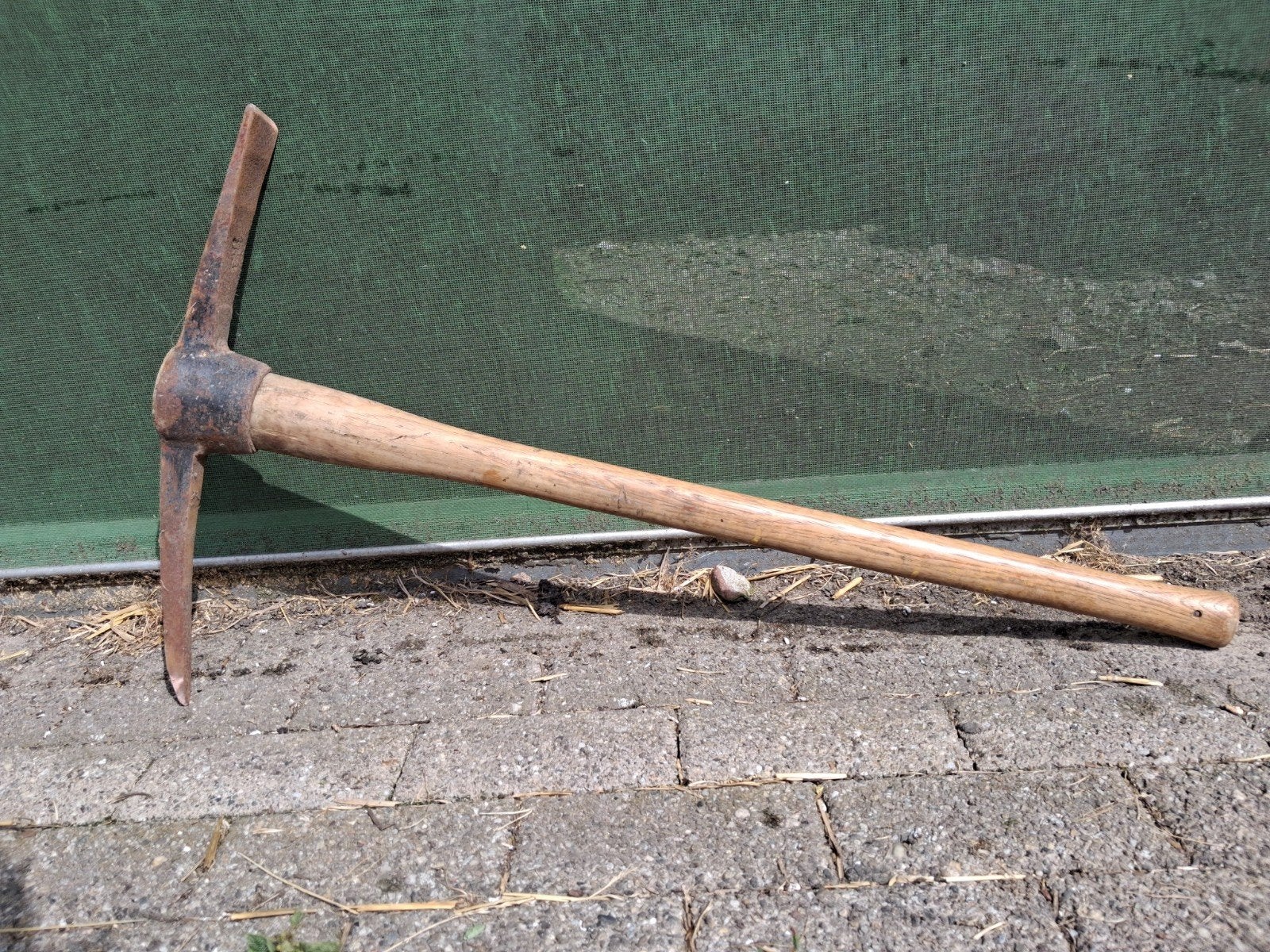 Antieke houweel - Brocante tuingereedschap, Ophalen