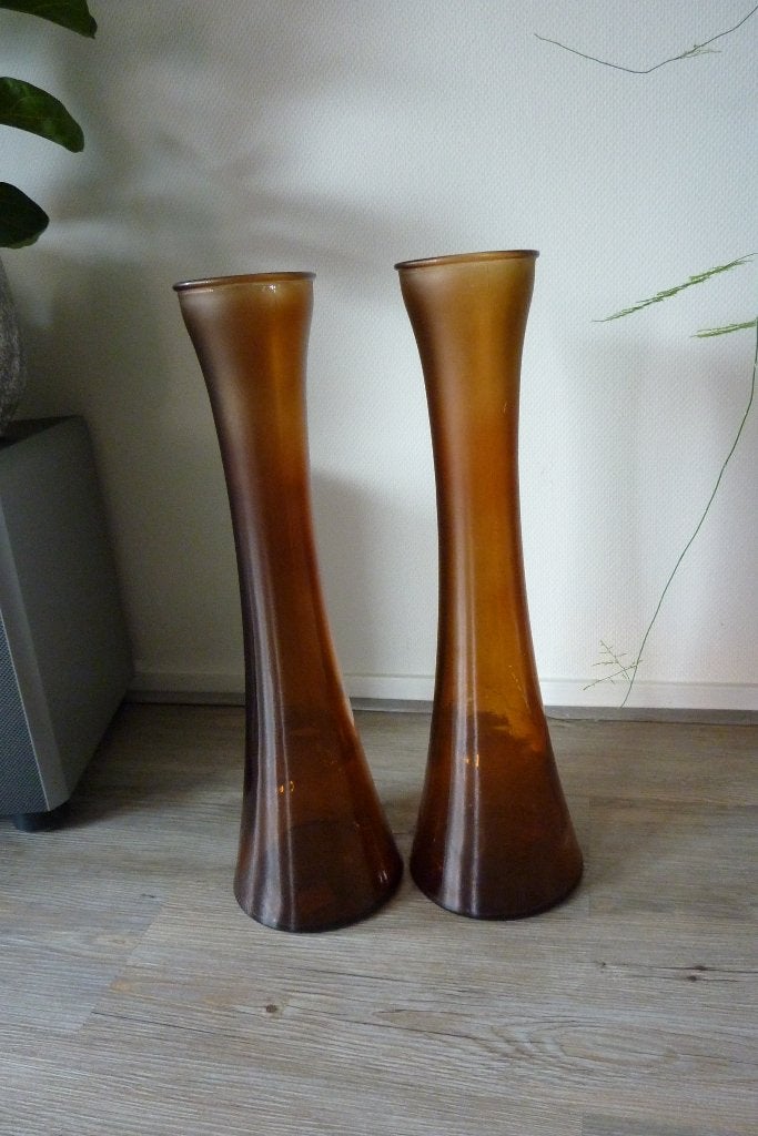 2 Hoge bruine glazen vazen, Gebruikt, Bruin, Ophalen of Verzenden, Glas