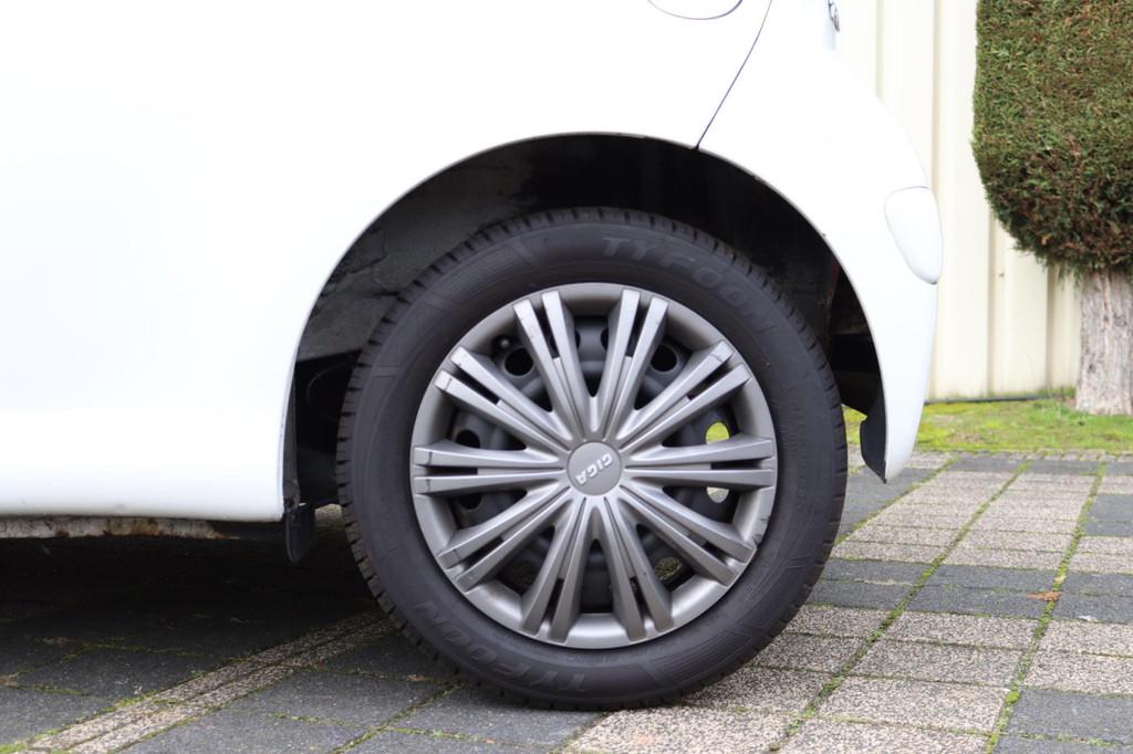 Toyota Aygo 1.0 VVT-i Aspiration, Voorwielaandrijving, Euro 5, Gebruikt, 4 stoelen