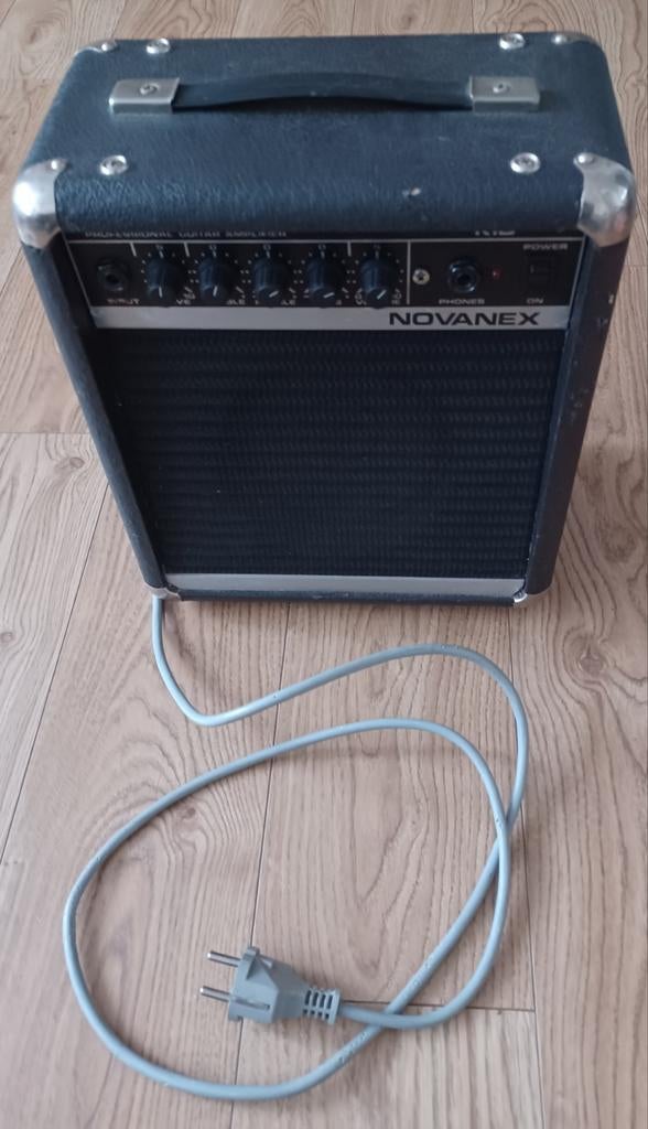 Novanex G10 Gitaarversterker - 10 Watt, Ophalen of Verzenden, Zo goed als nieuw, Gitaar, Minder dan 50 watt