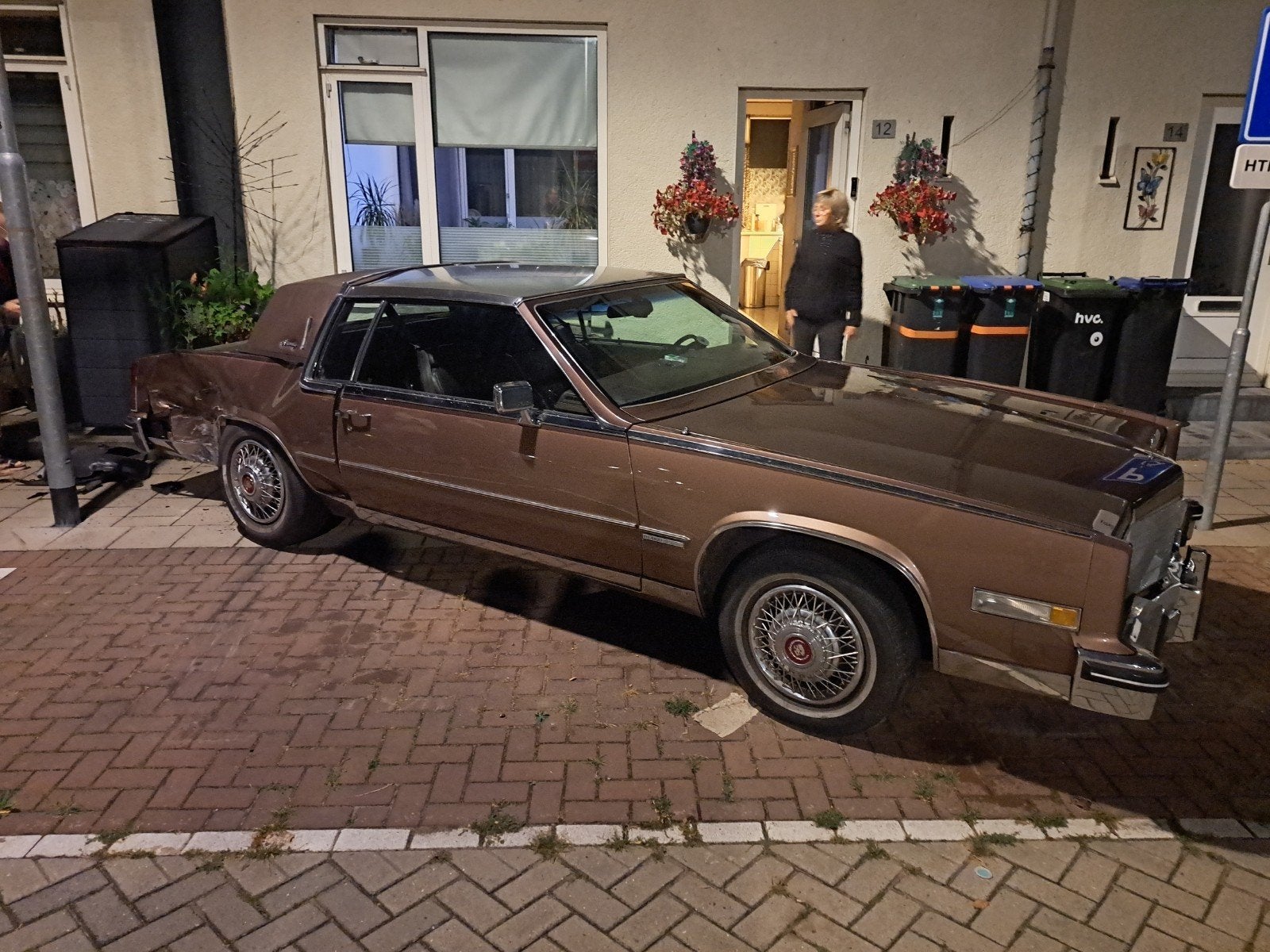 Cadillac b.j.1983 oltimer voor onderdelen of handig persoon., Bruin, 4 stoelen, 132 pk, Particulier