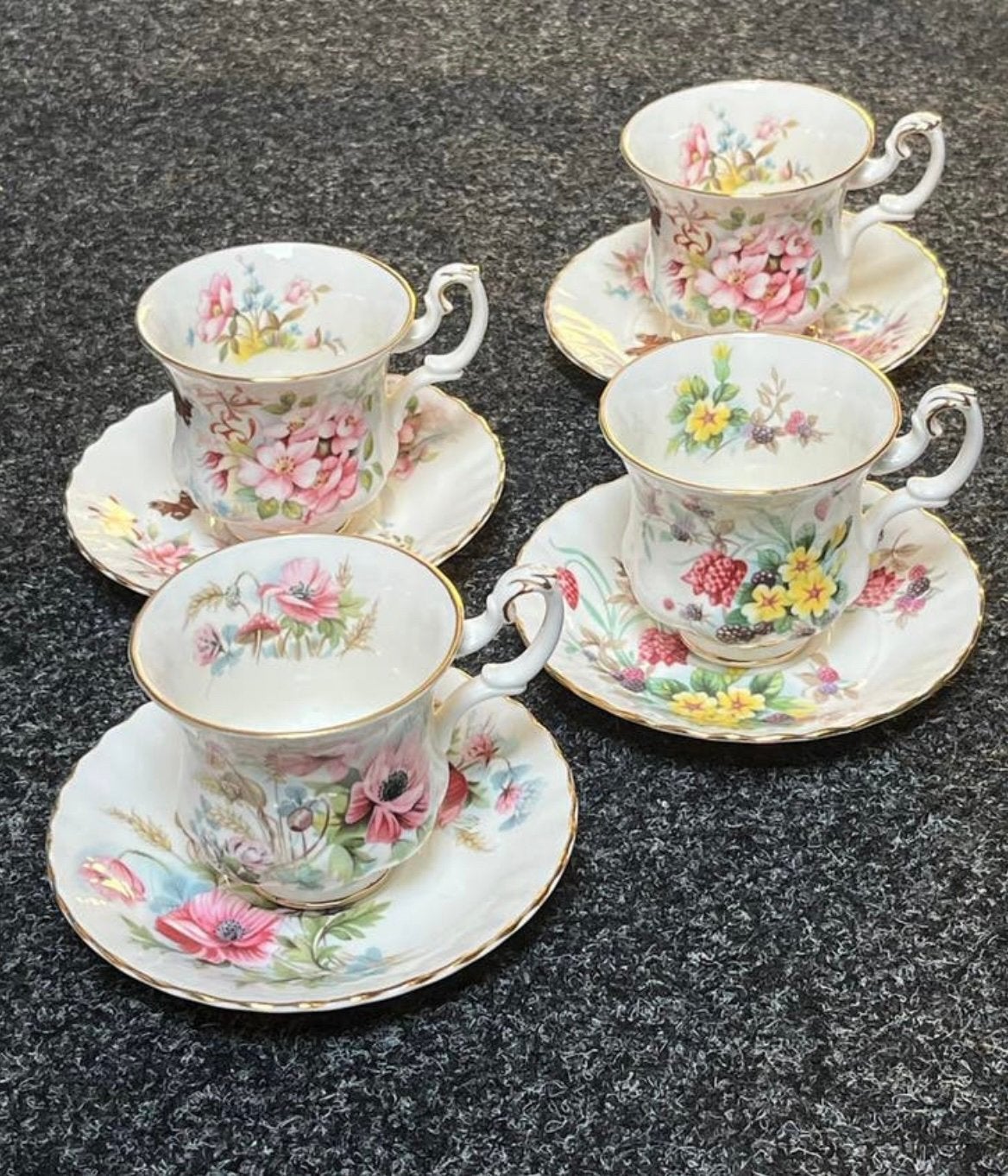 Nieuwe kopjes van Bone China Royal Albert, Ophalen of Verzenden, Zo goed als nieuw, Porselein, Kop en/of schotel