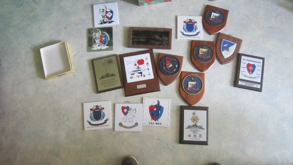 tegels verbindingsdienst landmacht  te koop, Ophalen of Verzenden, Landmacht, Nederland, Embleem of Badge
