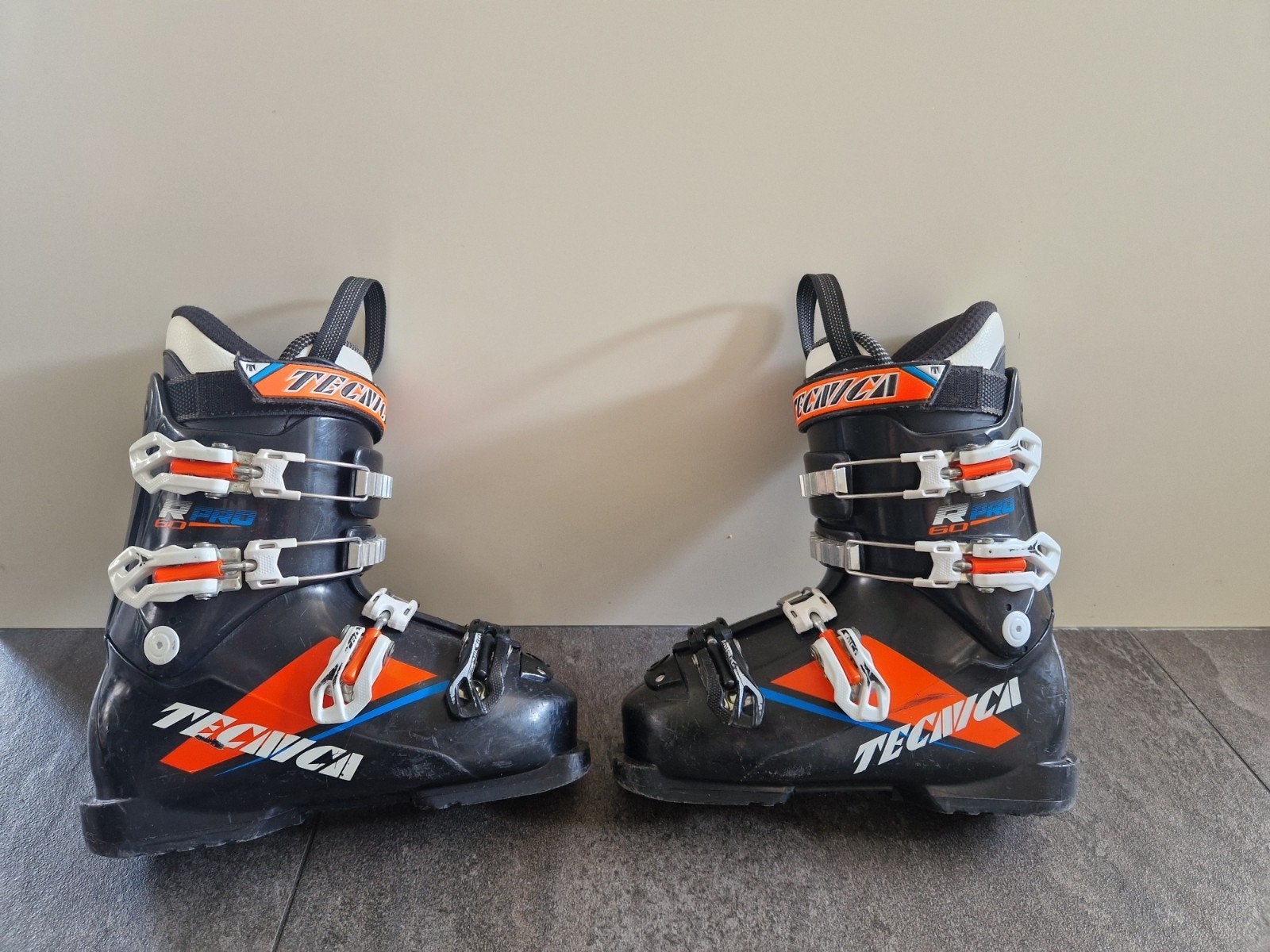 tecnica R60 pro jr skischoen mondopoint 23 / 23,5, Gebruikt, 100 tot 140 cm, Schoenen, Skiën