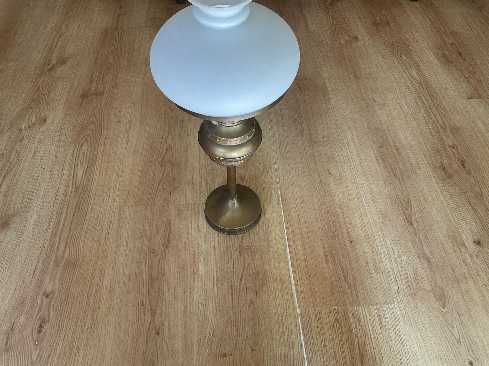 Antieke koperen olielamp met glazen kap, Antiek en Kunst, Ophalen