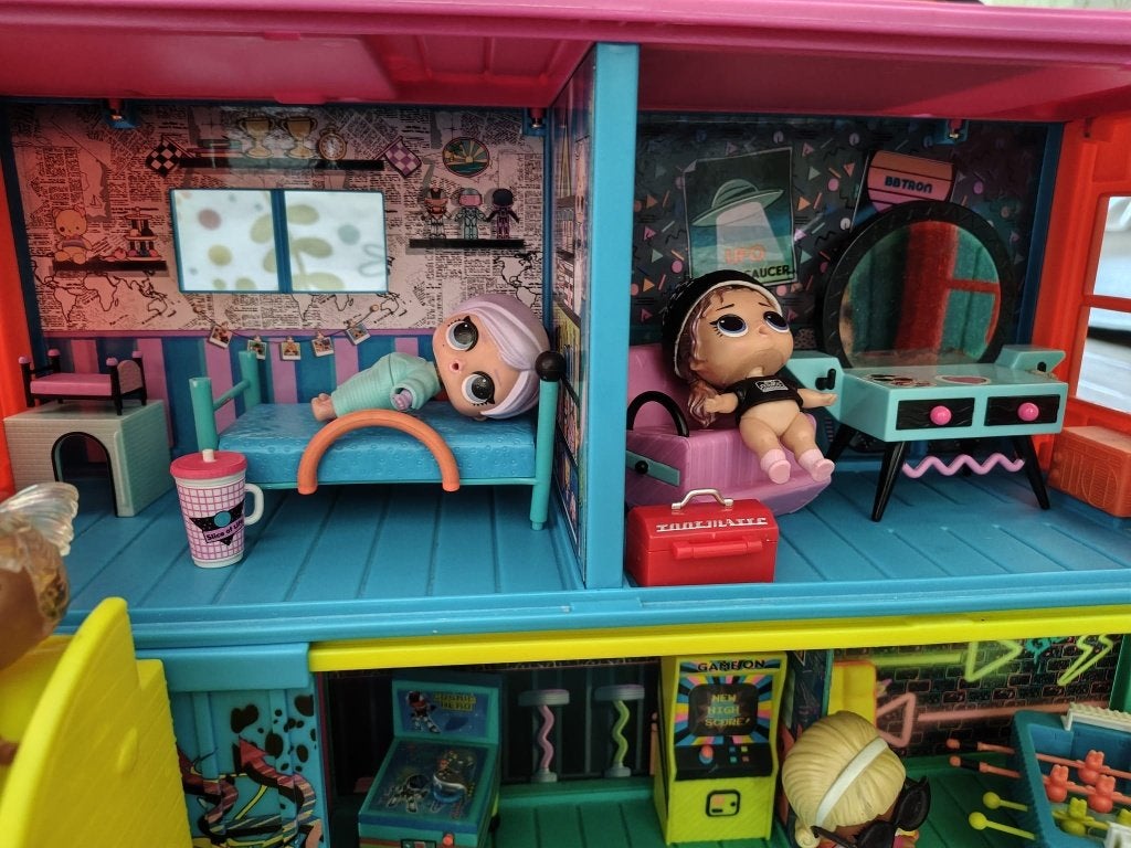 Foto 10 van LOL poppenhuis compleet