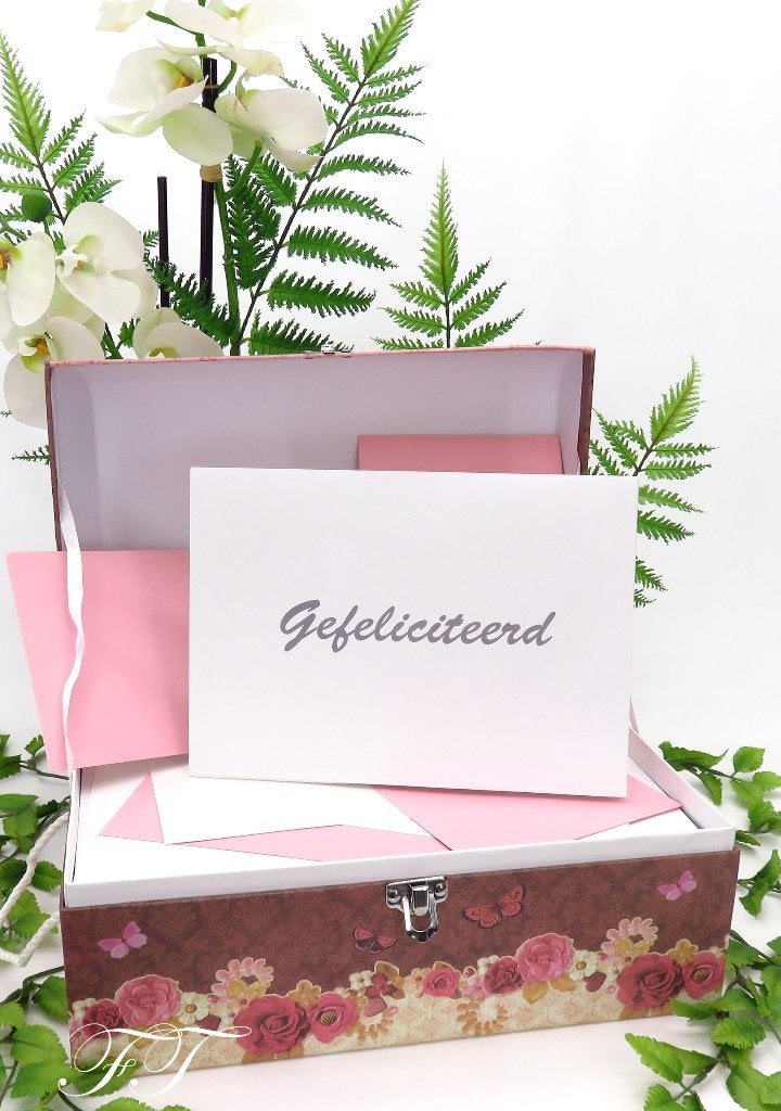 Zeer mooie enveloppendoos 'Love is in the air'., Hobby en Vrije tijd, Feestartikelen, Ophalen of Verzenden, Nieuw, Versiering