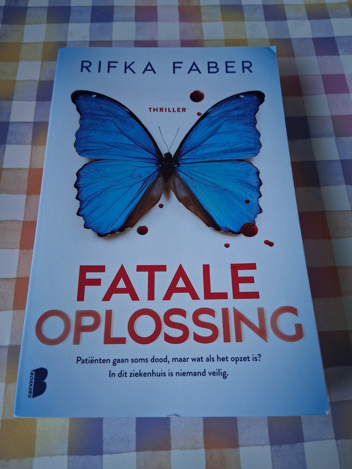 boek rifka faber - fatale oplossing, Ophalen of Verzenden, Gelezen