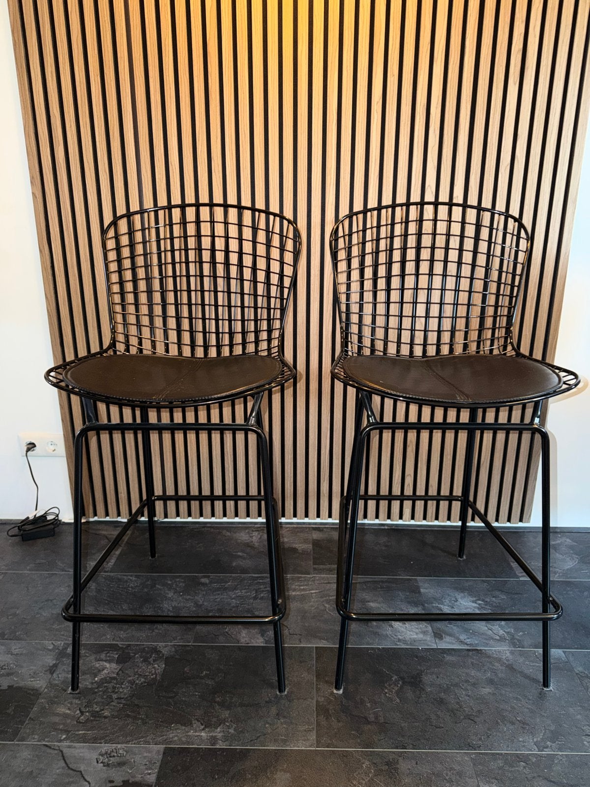 Set van 2 zwarte draadstoelen met leren zitting, Huis en Inrichting, Ophalen, Gebruikt, Twee, Zwart