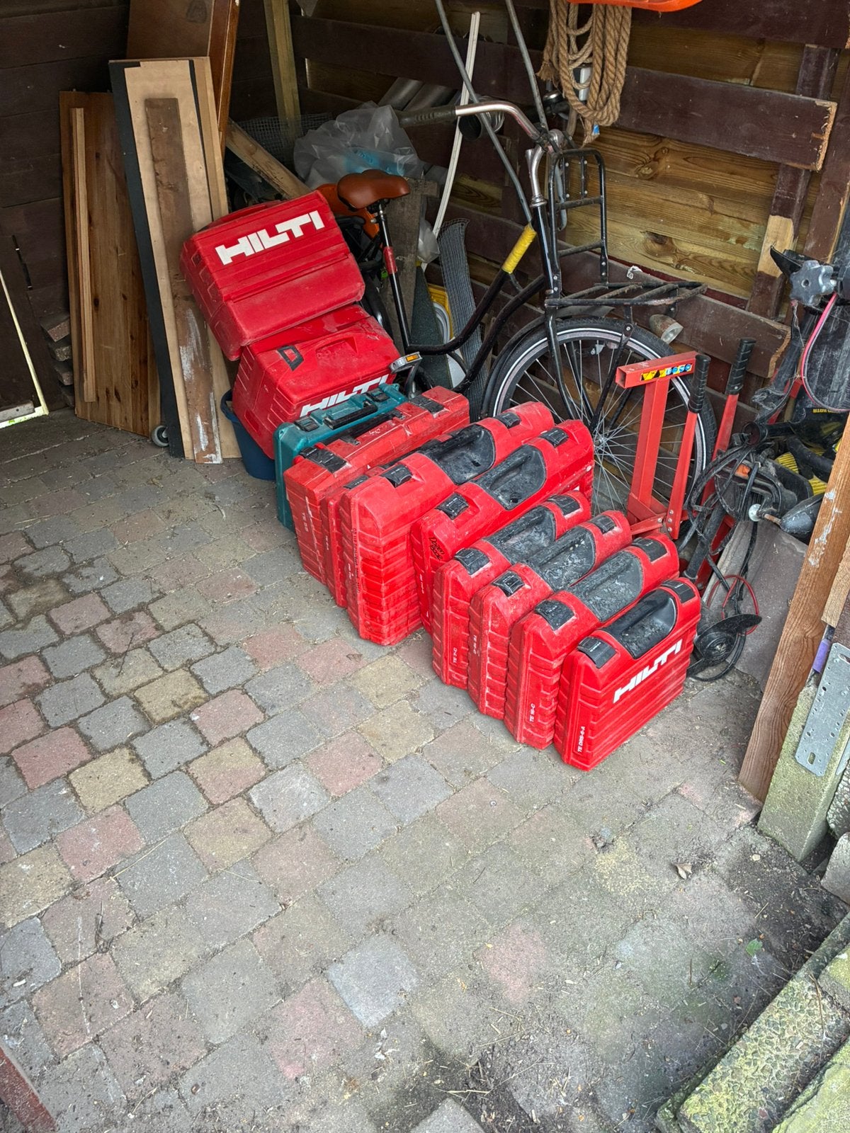 Enorm veel lege koffers van hilti, meerdere type., Ophalen of Verzenden, Gebruikt