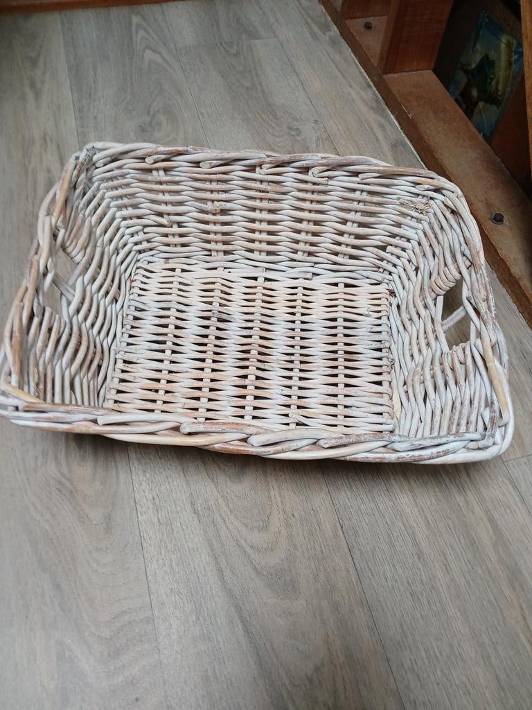 Witte rieten mand - Rechthoekig, Huis en Inrichting, Woonaccessoires | Schalen en Manden, Gebruikt, Mand, Rechthoekig, Riet, Ophalen
