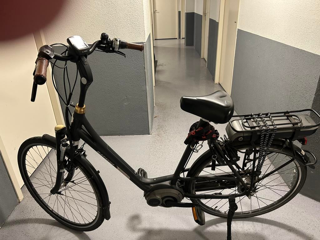 E bike, zwart, Fietsen en Brommers, Elektrische fietsen, Ophalen, Gebruikt, Batavus, 50 km per accu of meer