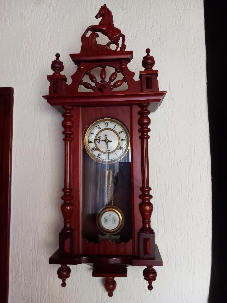 Antieke houten Paardjesklok, Ophalen