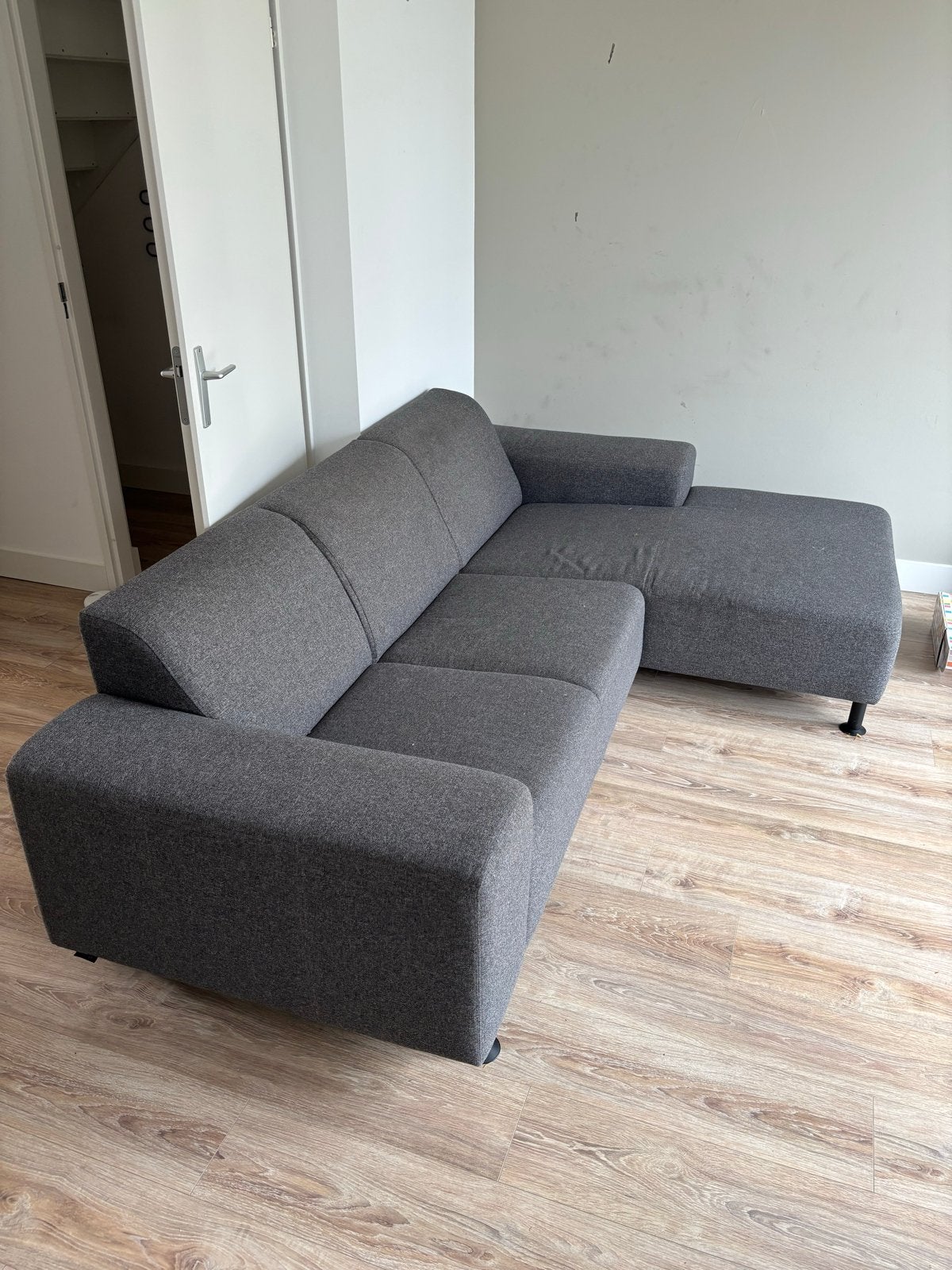 Grijze hoekbank met longchair - 250x90/160 cm, Huis en Inrichting, Banken | Bankstellen, Gebruikt, Hoekbank, 75 tot 100 cm, Ophalen of Verzenden