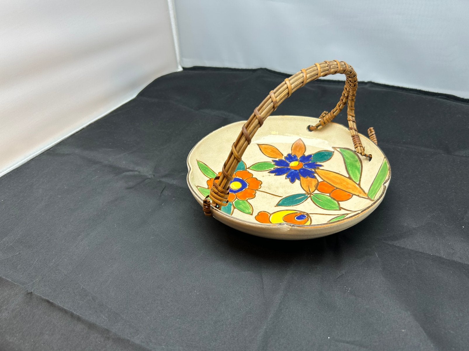 Vintage Art Deco schaaltje Foreign met rieten hengsel, Antiek en Kunst, Ophalen