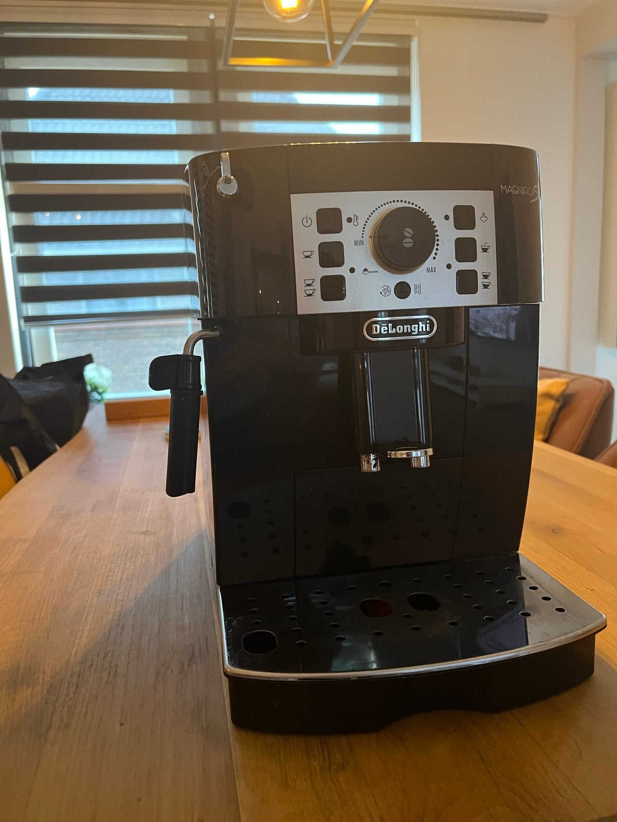 DeLonghi Magnifica S Koffiemachine - Zo goed als nieuw, Ophalen, Afneembaar waterreservoir, Koffiemachine, Koffiebonen