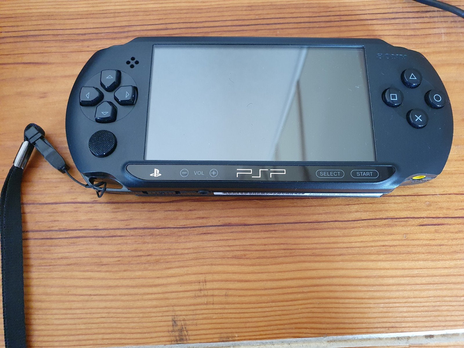 Sony PSP E1004 streek zwart met 8GB sd kaart, Spelcomputers en Games, Spelcomputers | Sony PSP, Ophalen of Verzenden, Zo goed als nieuw