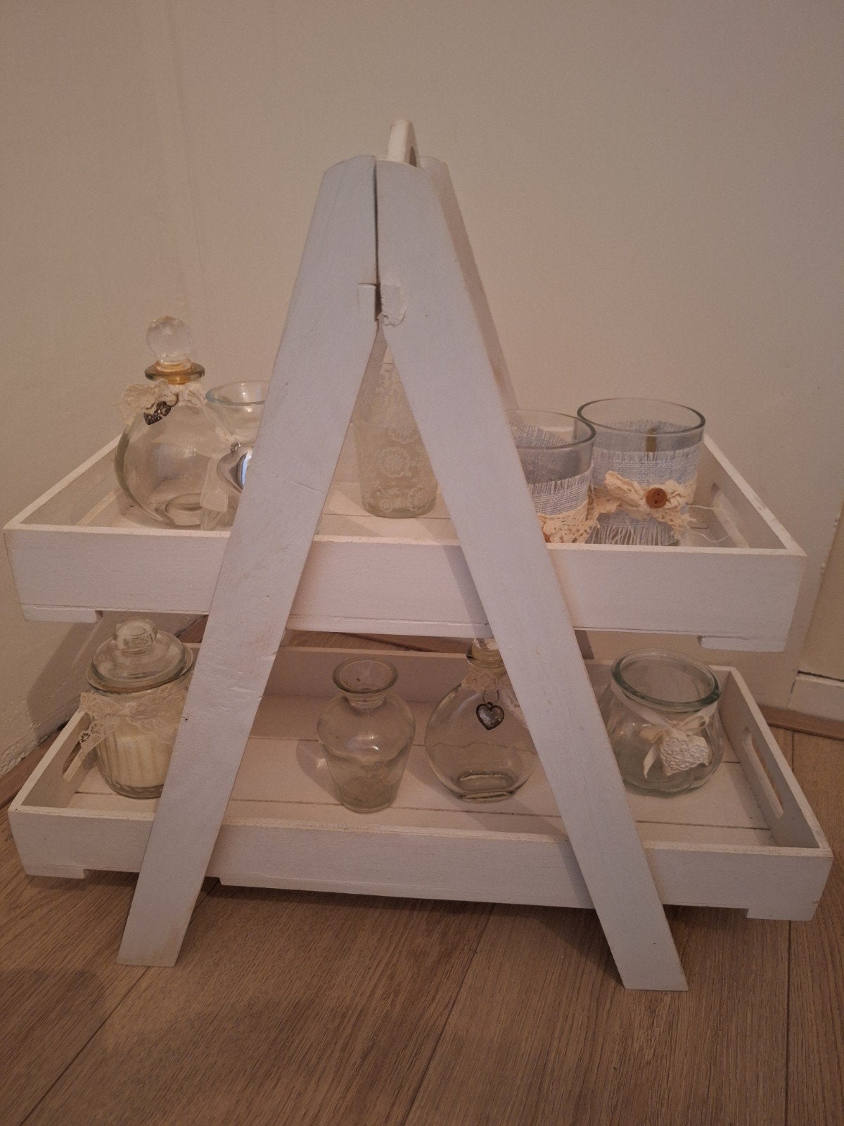 Decoratieve houten etagere met twee lagen, Ophalen, Hout, Gebruikt, Landelijk