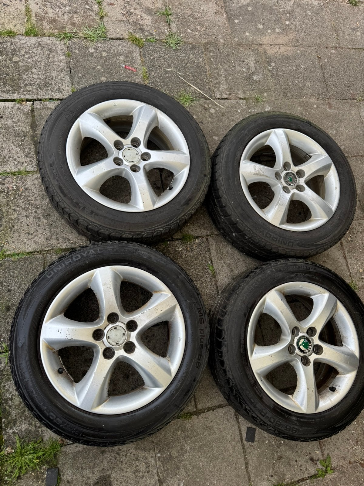 Velgen Skoda fabia met banden 15 inch, Auto-onderdelen, Banden en Velgen, Ophalen, 15 inch, 185 mm, Zomerbanden