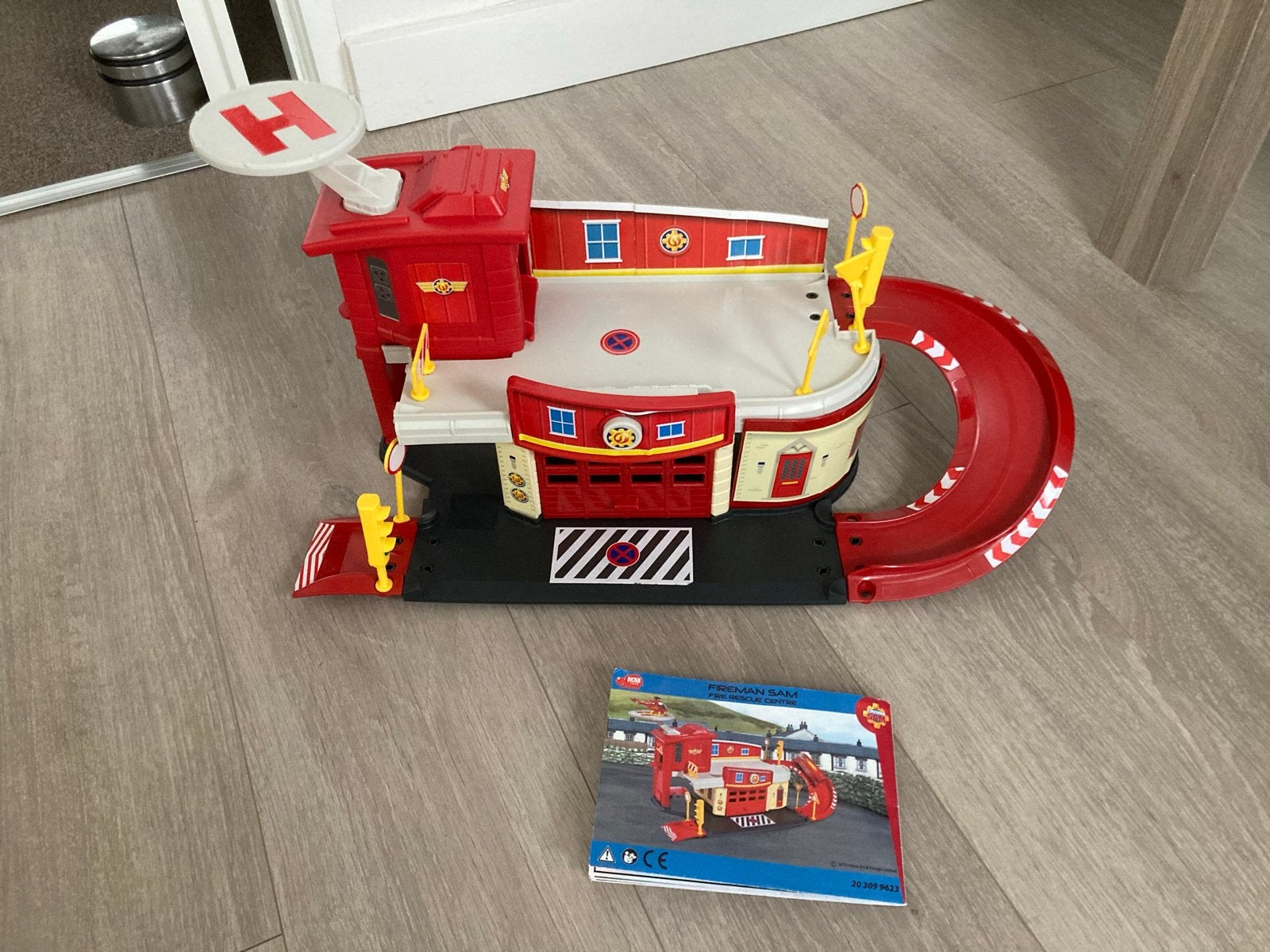 Brandweerkazerne Fireman Sam speelset met helikopterplatform, Ophalen, Gebruikt, Jongen of Meisje