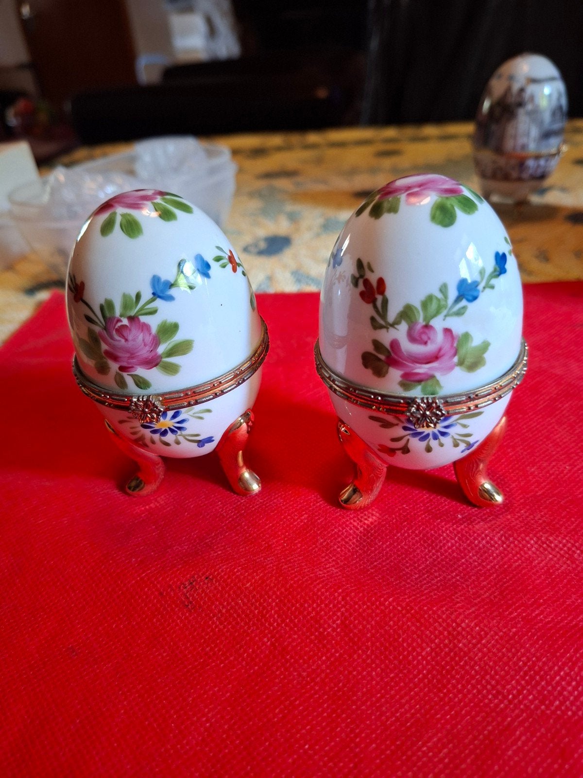 2 porseleinen eieren 10 cm groot, Verzenden