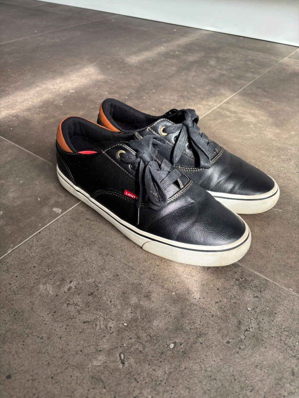 Levi's zwarte sneaker maat 43, Levi's, Zwart, Ophalen of Verzenden, Zo goed als nieuw