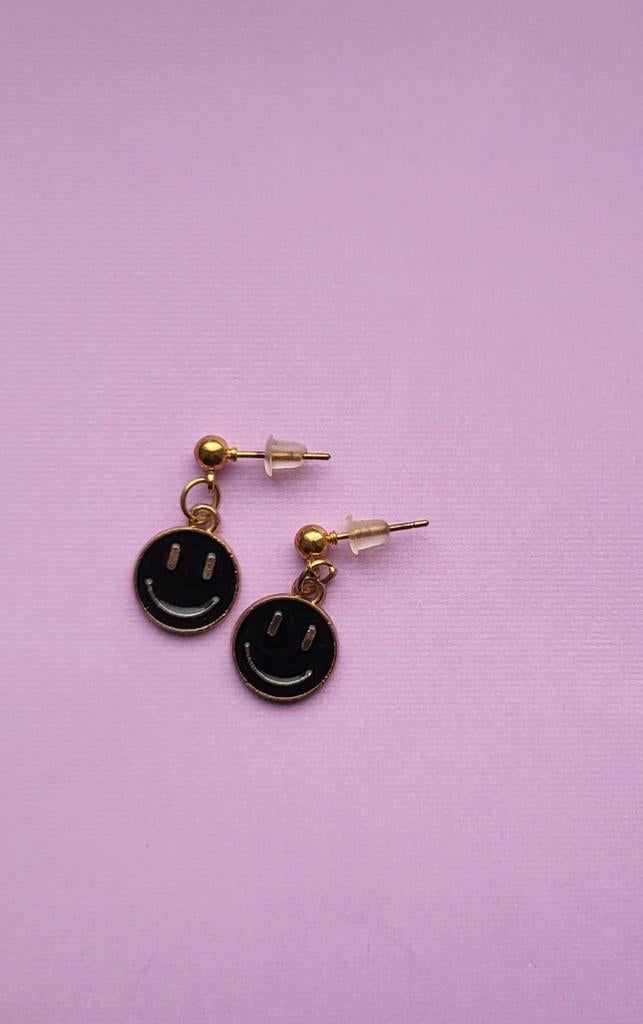 Smiley oorbellen, Overige materialen, Nieuw, Ophalen of Verzenden, Knopjes of Stekers