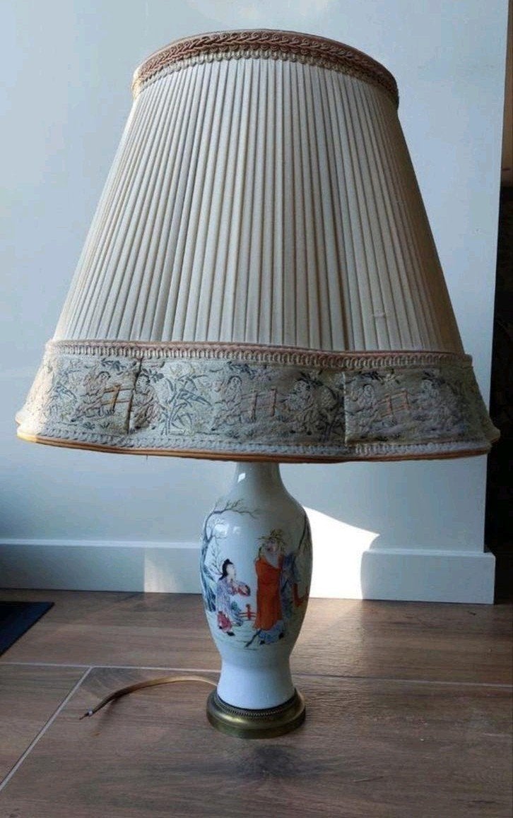 Antieke Chinese porseleinen vaas/lampvoet met decor, Antiek en Kunst, Antiek | Vazen, Ophalen of Verzenden