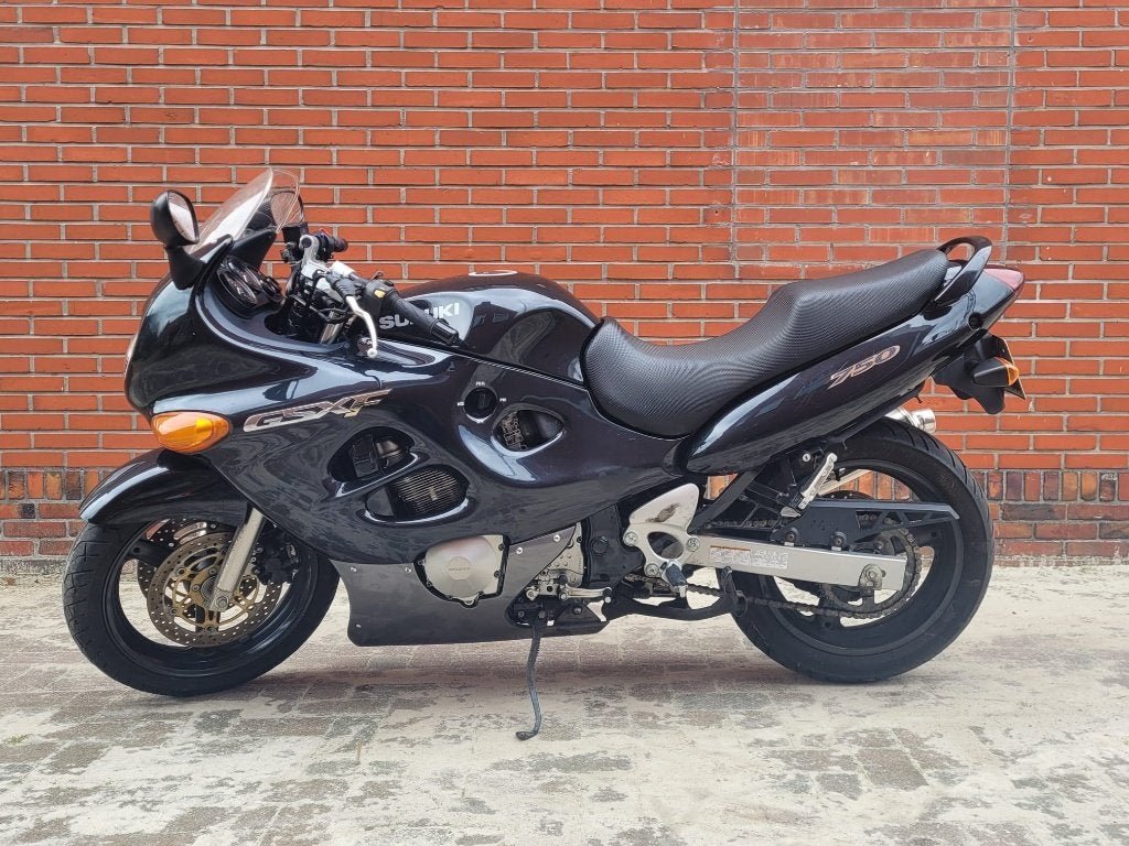 SUZUKI GSX 750F uit 2001 met maar 8087 km, Motoren, 750 cc, 4 cilinders, Motorrijbewijs A, Gebruikt