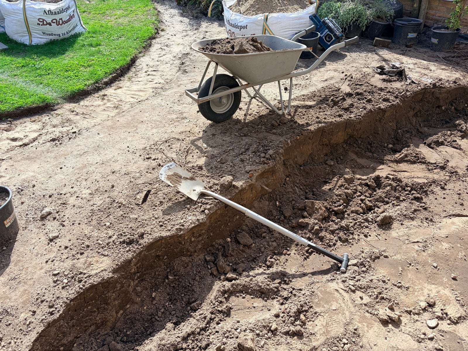 Gratis af te halen; 3 kuub Zwarte grond / tuinaarde., Tuin en Terras, Ophalen, Tuinaarde