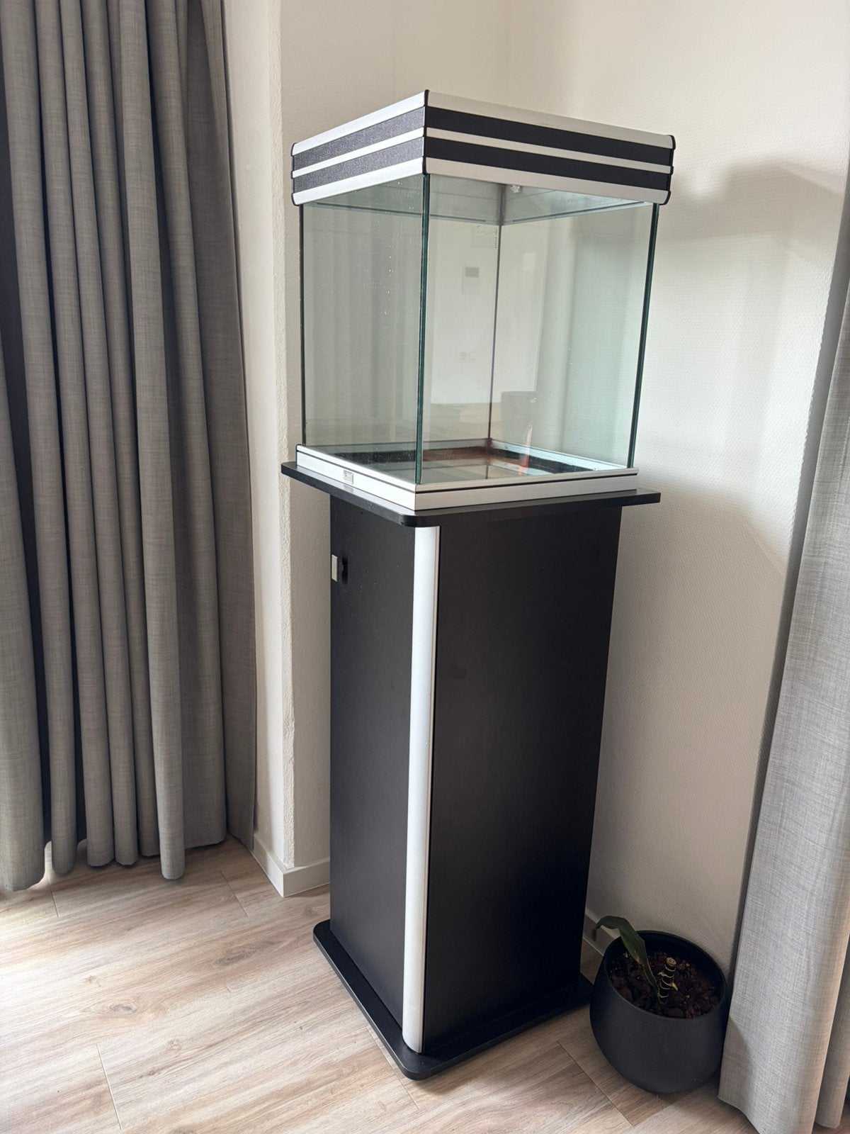 Aquarium 40  40  40 cm met meubel, Ophalen, Gebruikt, Leeg aquarium, Aquatlantis