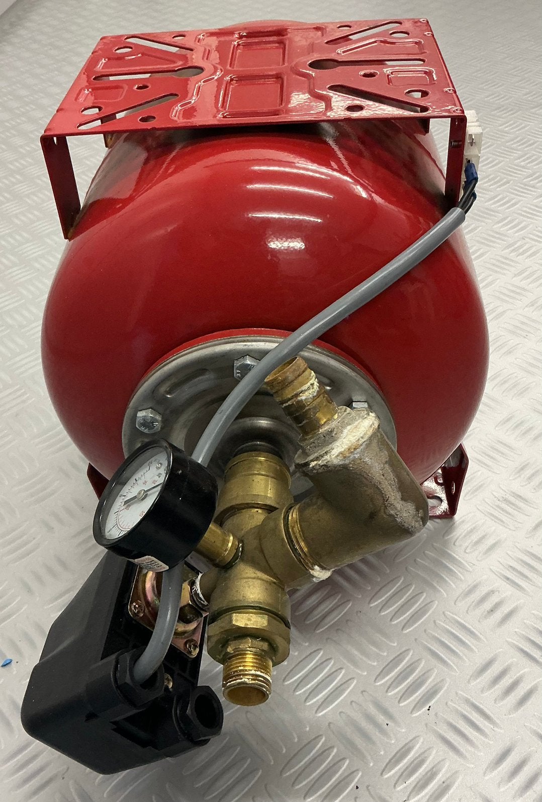 Hydrofoor druktank met schakelaar en verlengslang, Ophalen, Gebruikt