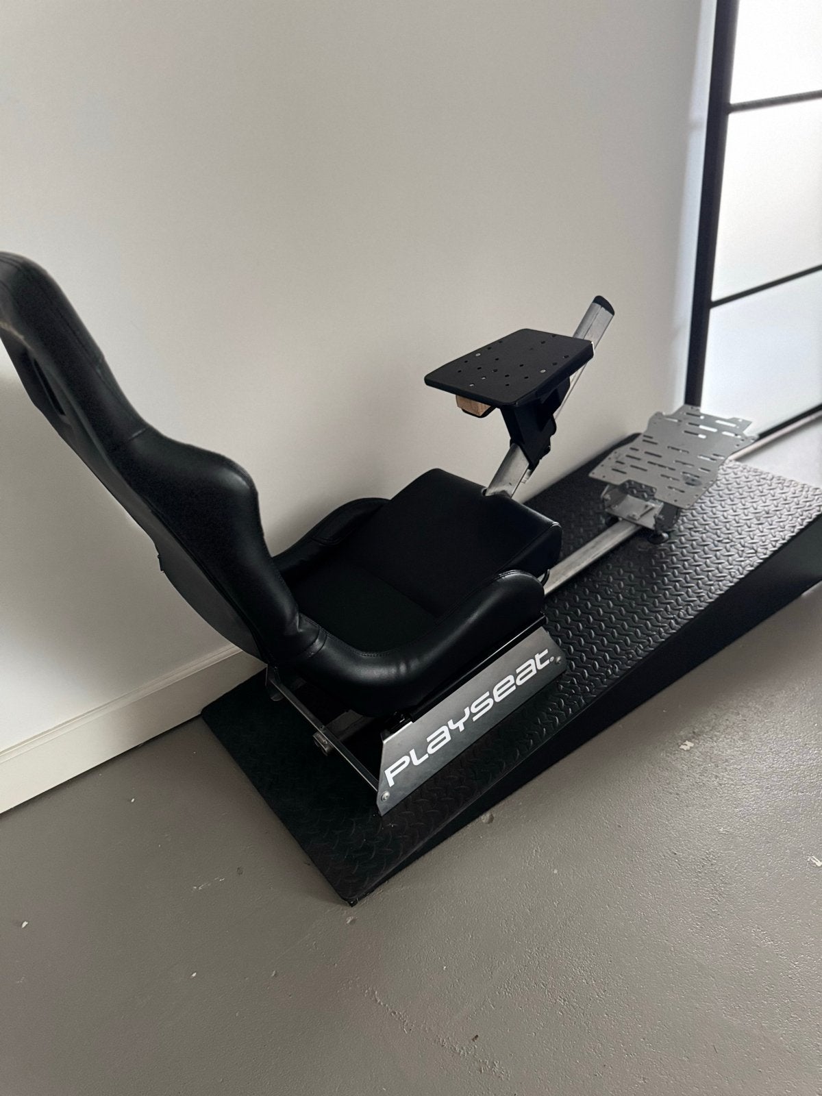 Playseat Revolution - met playseat seat slider en podium, Ophalen, Racestoel, Zo goed als nieuw, Playseat