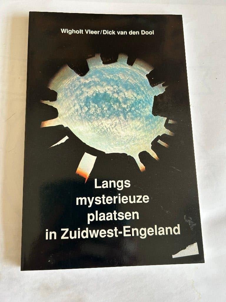 Langs mysterieuze plaatsen in Zuidwest-Engeland, Boeken, Esoterie en Spiritualiteit, Zo goed als nieuw, Overige typen, Spiritualiteit algemeen