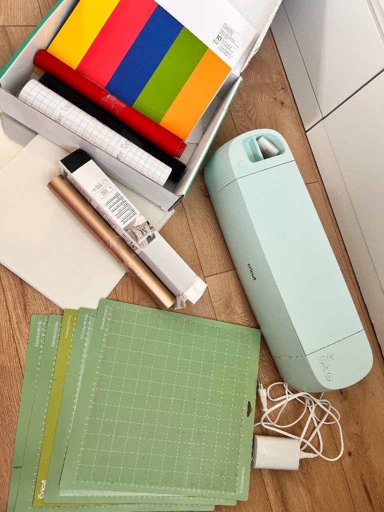 Cricut explorer 3 + accessoires en materiaal, Hobby en Vrije tijd, Gebruikt, Gereedschap of Toebehoren, Ophalen of Verzenden, Geschikt voor karton