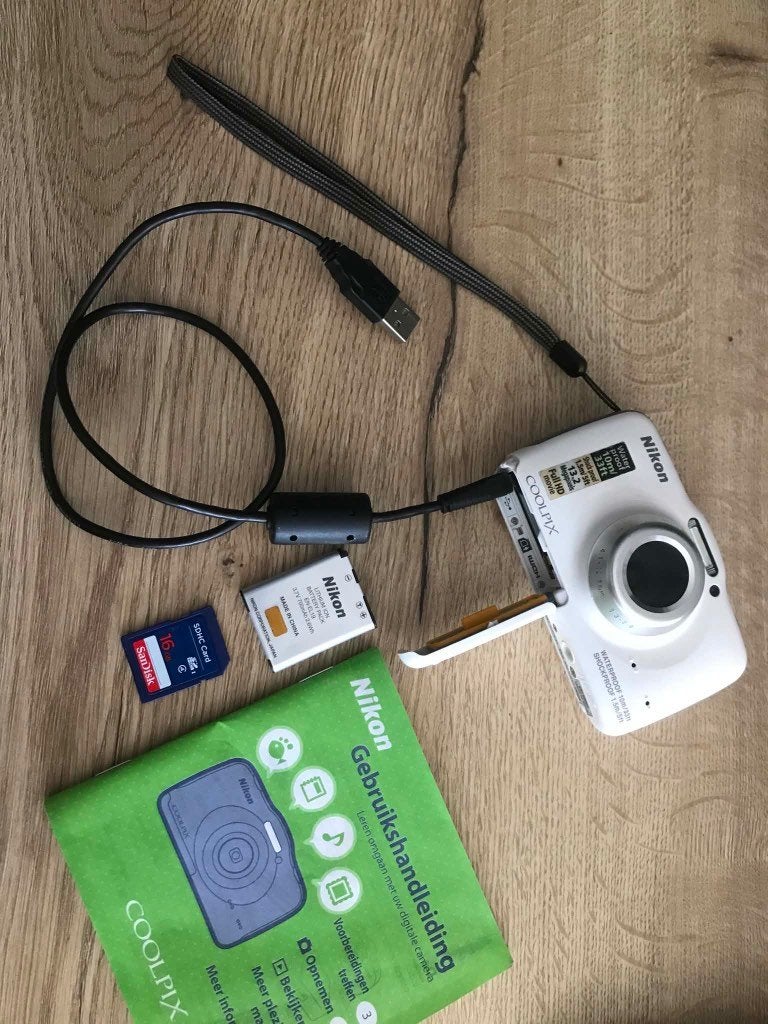 Nikon S32 waterproof camera, Audio, Tv en Foto, Fotocamera's Digitaal, Gebruikt, Ophalen of Verzenden, Compactcamera, Nikon