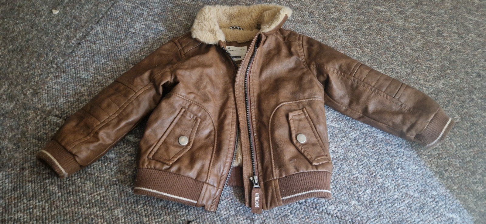 Stoere leren baby jas maat 86 - amper gedragen, Ophalen, Zo goed als nieuw, Jongetje of Meisje