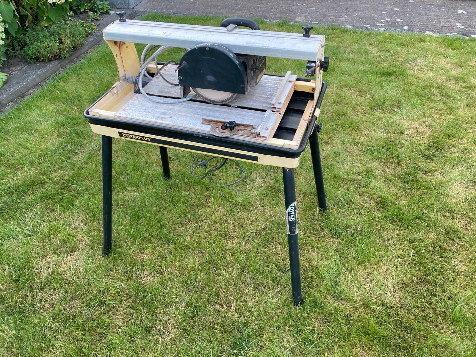 Zaagtafel voor tegels (max 45cm) - Powerplus X240, Doe-het-zelf en Verbouw, Gereedschap | Zaagmachines, Ophalen, Minder dan 30 mm
