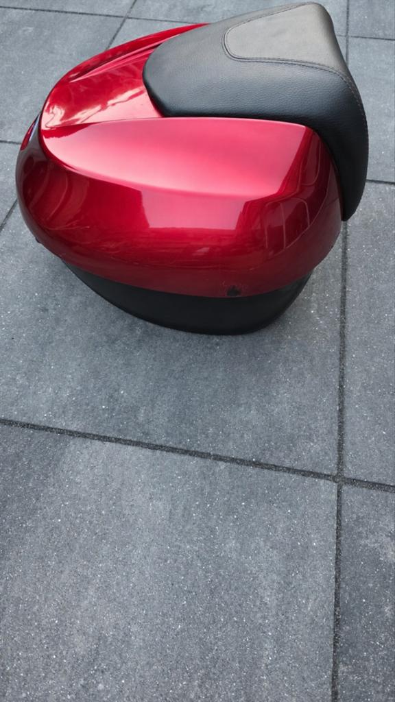 Rode Topkoffer met Rugsteun voor Scooter/Motor, Motoren, Accessoires | Koffers en Tassen, Ophalen of Verzenden, Gebruikt