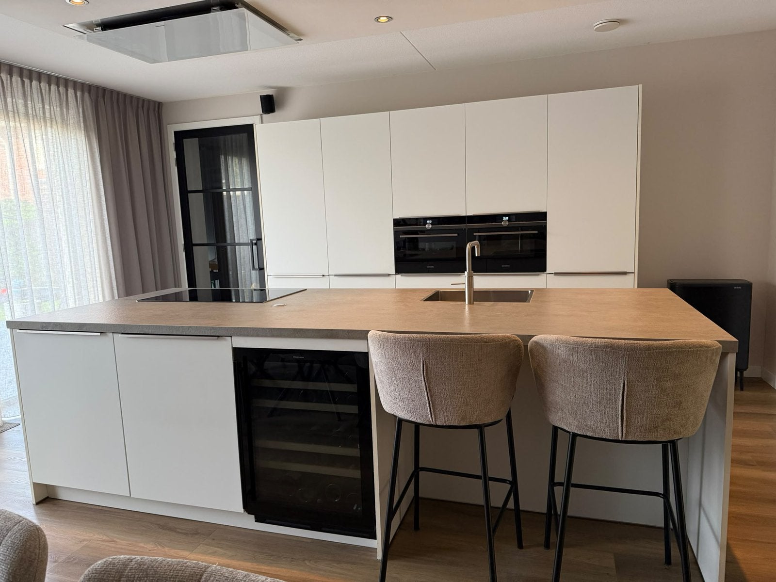 Moderne, luxe keuken-kookeiland & Siemens StudioLine app!, Ophalen, Wit, Overige typen, Zo goed als nieuw