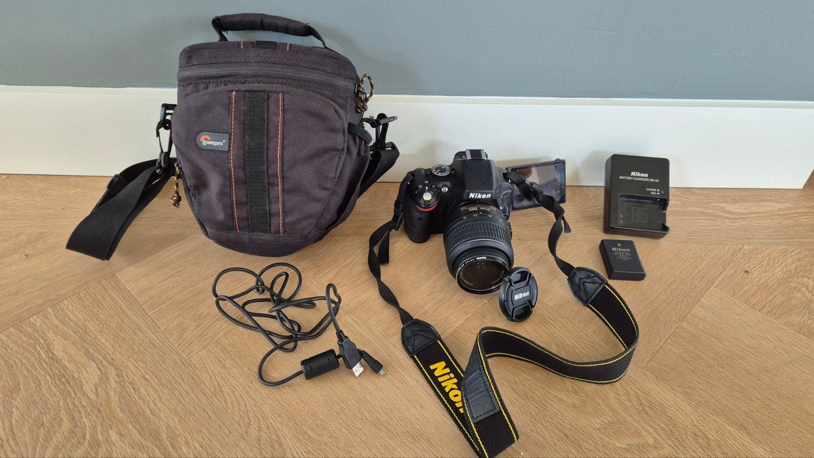 Nikon D5100 spiegelreflexcamera 18-55mm lens, Ophalen of Verzenden, Zo goed als nieuw