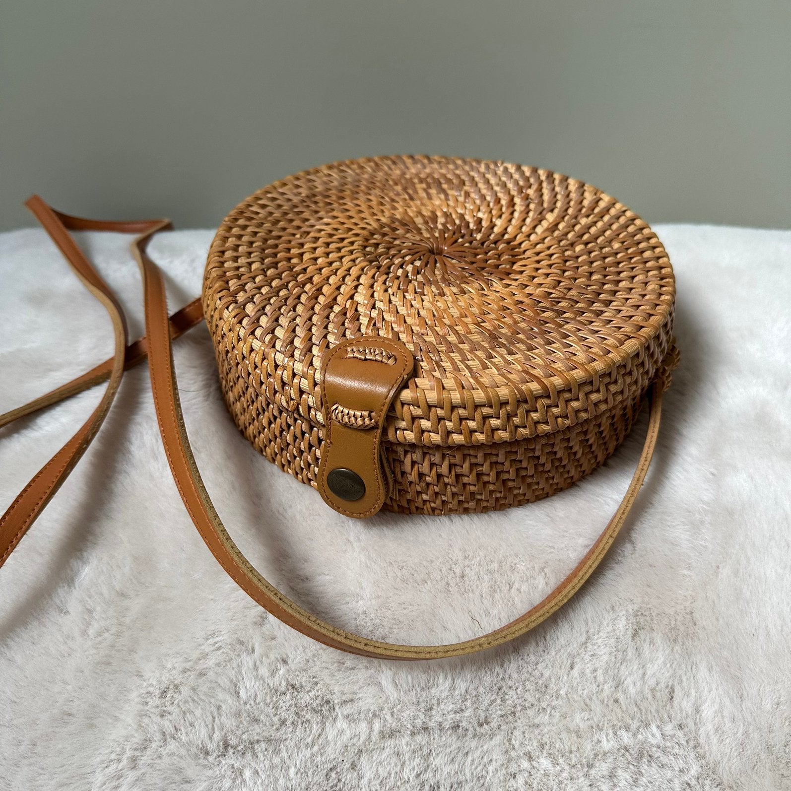 Ronde Bali tas rotan, Sieraden, Tassen en Uiterlijk, Ophalen of Verzenden, Zo goed als nieuw, Blauw