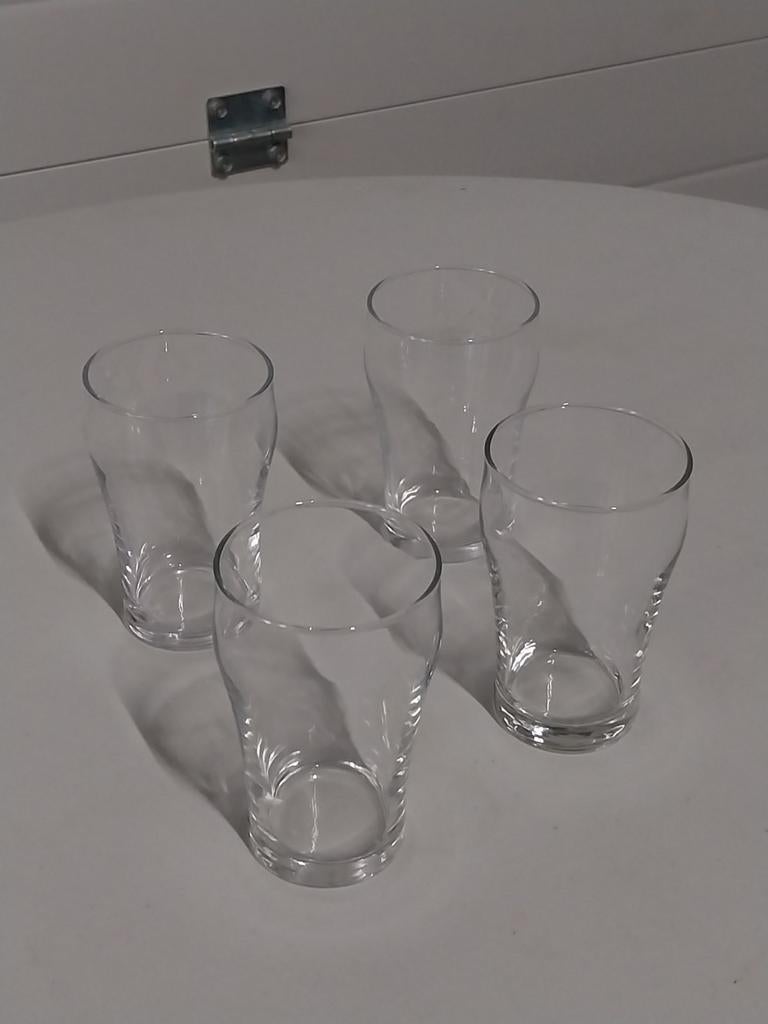 limonade glazen in kratten, Ophalen