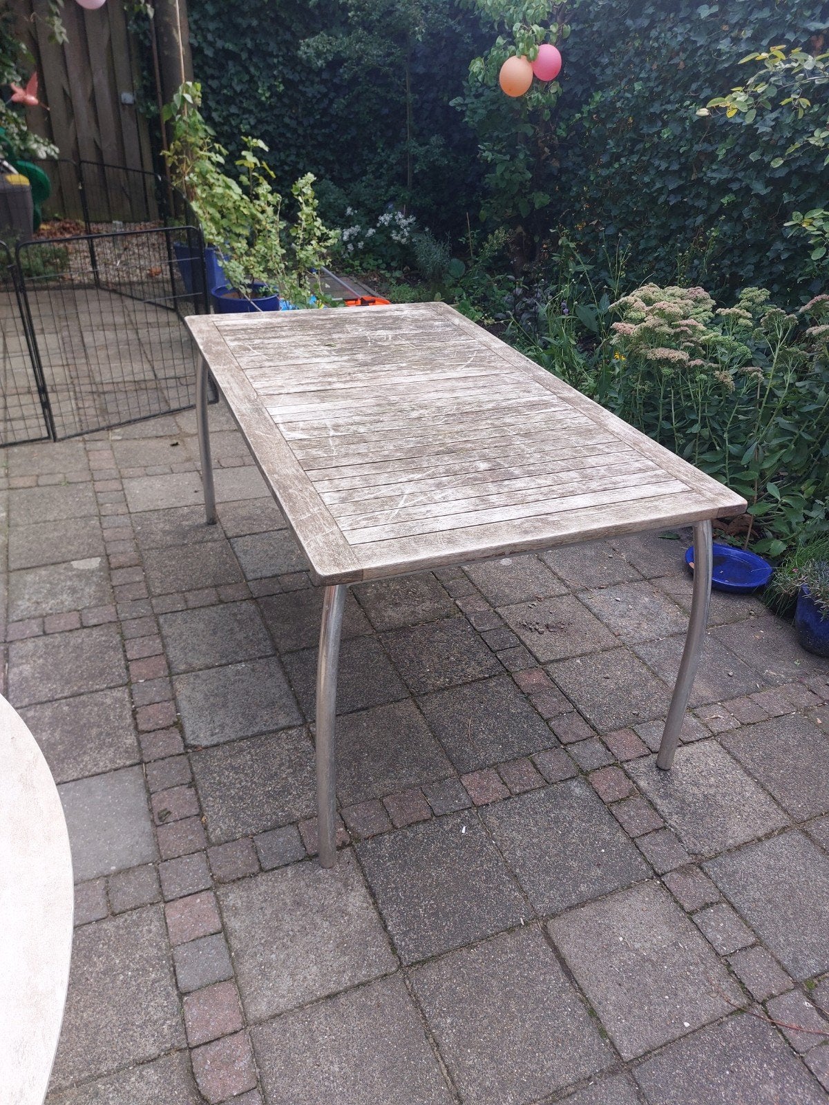 Houten tuintafel met metalen poten, Tuin en Terras, Ophalen, Gebruikt, Rechthoekig, Hout