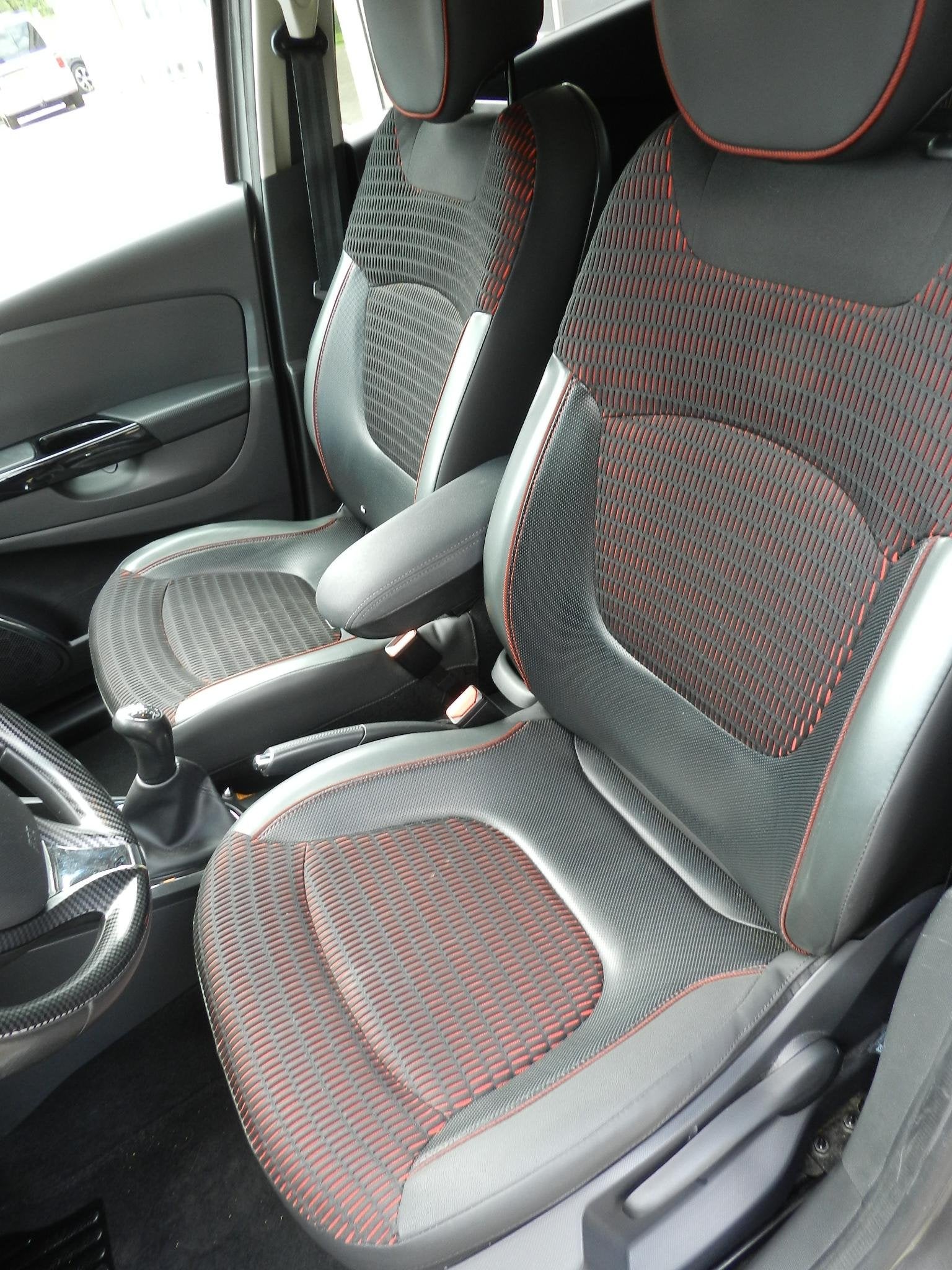 Renault Captur 0.9 TCe Helly Hansen Park.Sens. - Navi - Park, Auto's, Voorwielaandrijving, Stof, Gebruikt, 49 €/maand