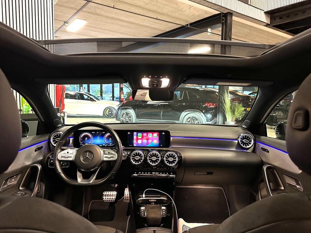 Mercedes-Benz A-klasse 250 e AMG|Black pakket|PANO|BOMVOL!, Auto's, Mercedes-Benz, Gebruikt, Euro 6, 4 cilinders, 15 kWh