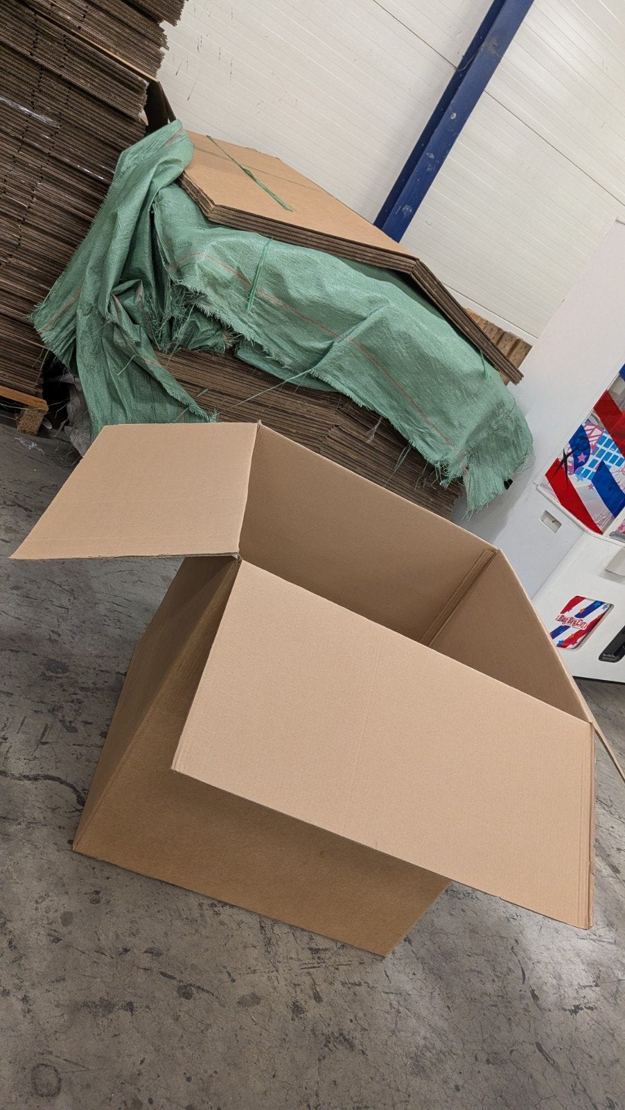 Partij 168x Grote Kartonnen Dozen - 81 x 81x 81cm - NIEUW, Doe-het-zelf en Verbouw, Ophalen, Doos, 100 cm of meer, 60 cm of meer