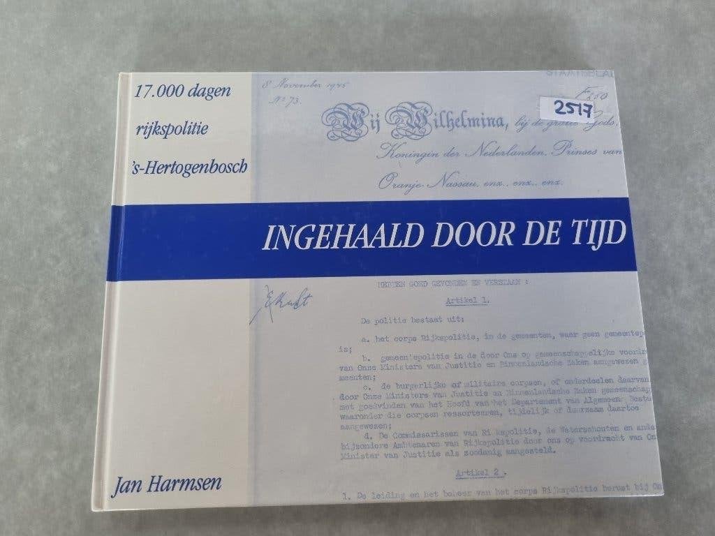 Boek Politie 17.000 dagen Rijkspolitie Den Bosch, Ophalen of Verzenden, Zo goed als nieuw