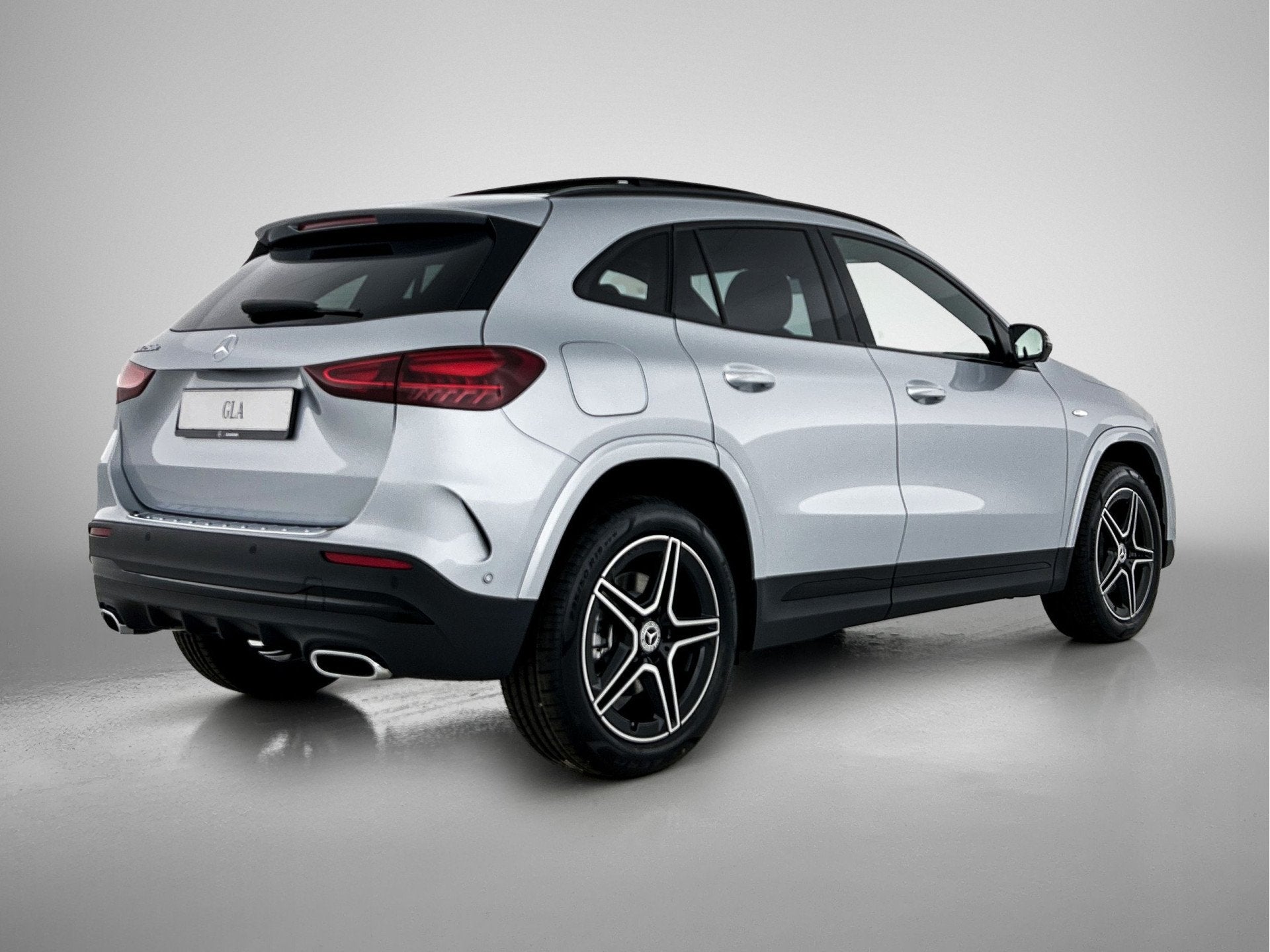 Mercedes-Benz GLA 250 e Business Solution AMG | Nightpakket, 12 maanden, 1800 kg, 4 cilinders, 15 kWh