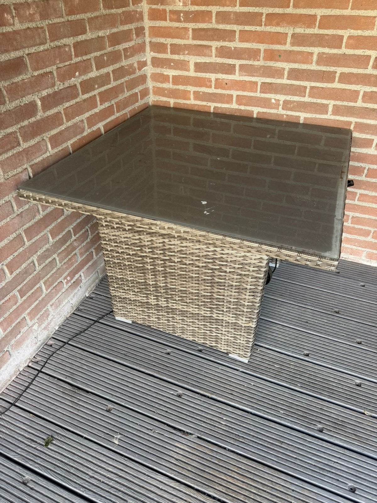 Vierkante buitentafel met glazen blad, Tuin en Terras, Tuintafels, Ophalen, Gebruikt, Vierkant, Wicker